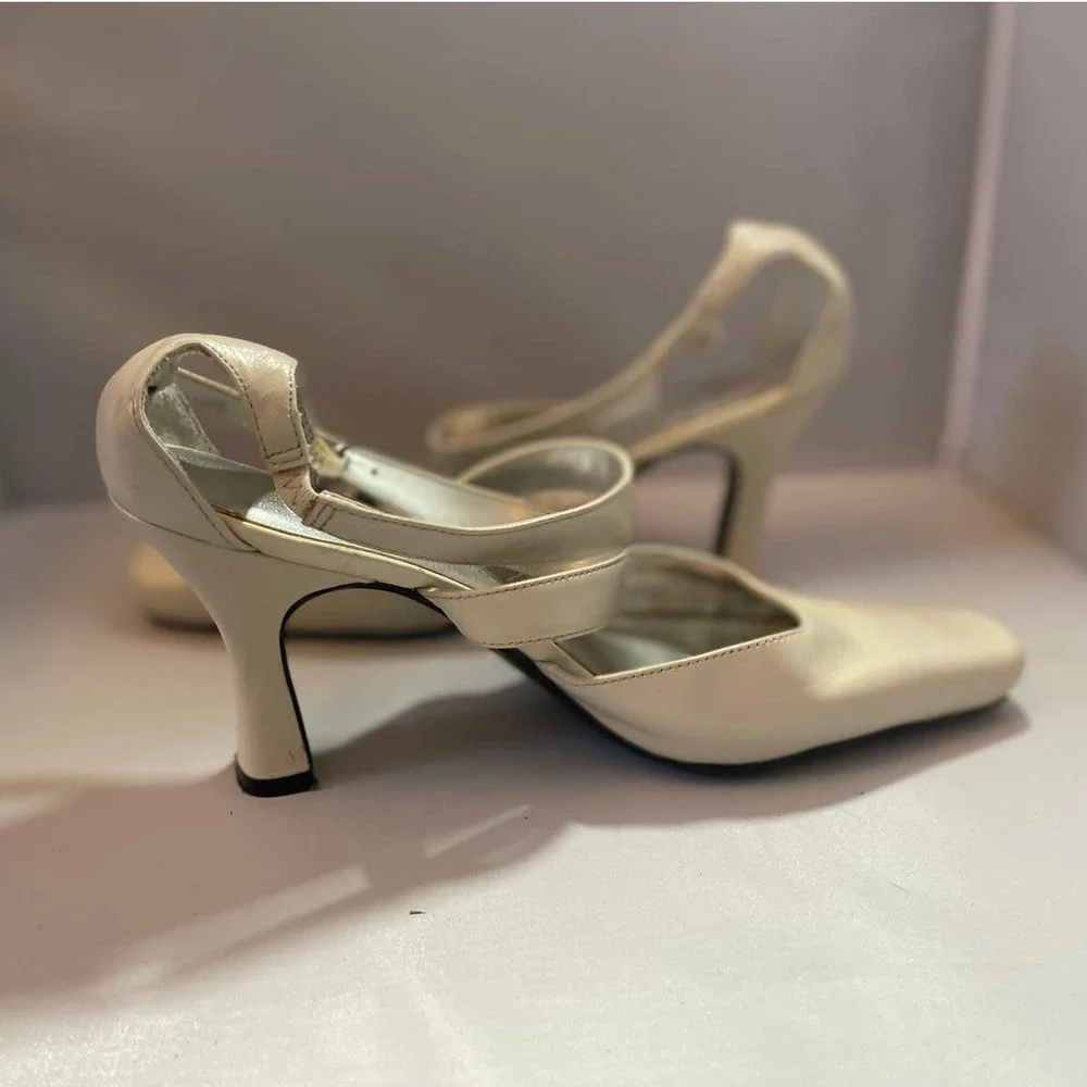Apostrophe cream leather